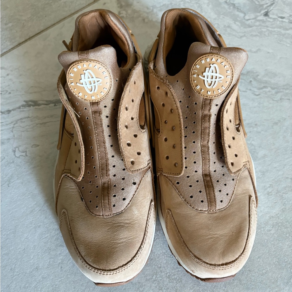 Gently used Nike Air Huaraches Men's Brown/Tan Sneakers (No box)